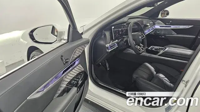 BMW 7 Series 2025 — ფოტო 12/20