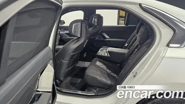 BMW 7 Series 2025 — ფოტო 14/20