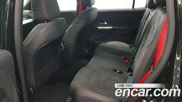 Mercedes-Benz GLB-Class 2025 — Фото 9/17