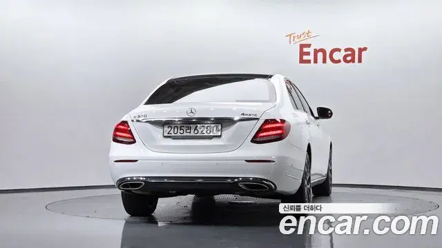 Mercedes-Benz E-Class 2018 — Фото 4/20