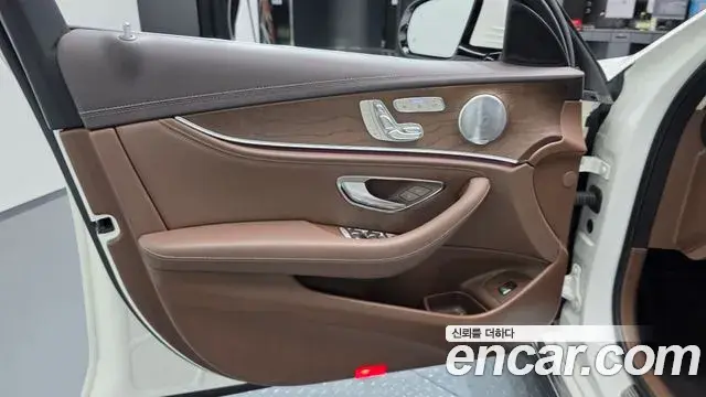 Mercedes-Benz E-Class 2018 — Şəkil 26/33