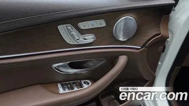 Mercedes-Benz E-Class 2018 — Şəkil 12/33