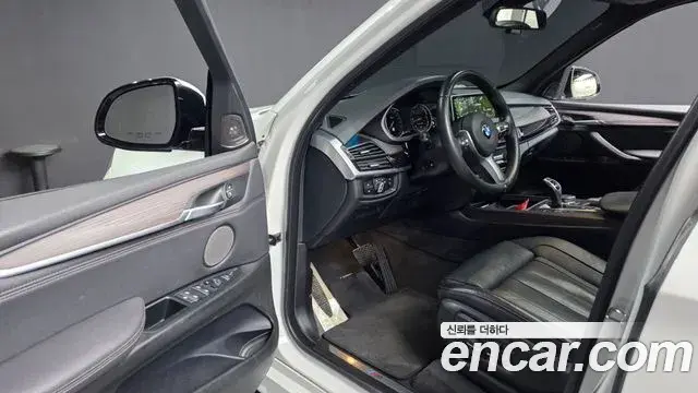 BMW X5 2018 — Şəkil 34/38