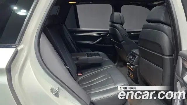 BMW X5 2018 — Şəkil 27/38