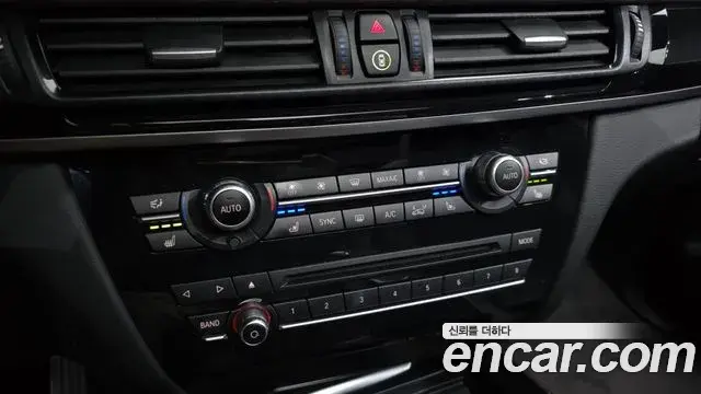 BMW X5 2018 — Şəkil 35/38