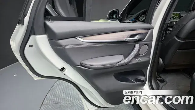 BMW X5 2018 — Şəkil 26/38