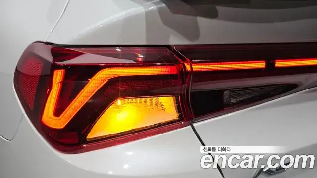 Kia K5 2021 — Şəkil 19/35