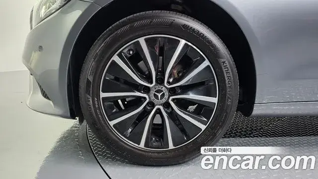 Mercedes-Benz C-Class 2019 — Photo 3/31