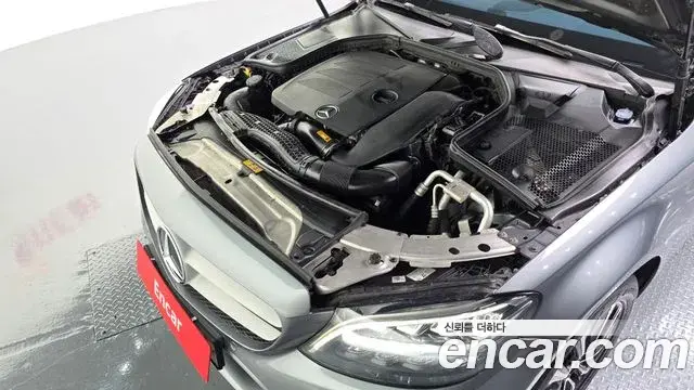 Mercedes-Benz C-Class 2019 — Photo 20/31
