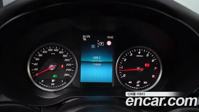 Mercedes-Benz C-Class 2019 — Photo 10/31