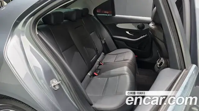 Mercedes-Benz C-Class 2019 — Photo 19/31