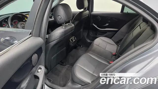 Mercedes-Benz C-Class 2019 — Photo 28/31