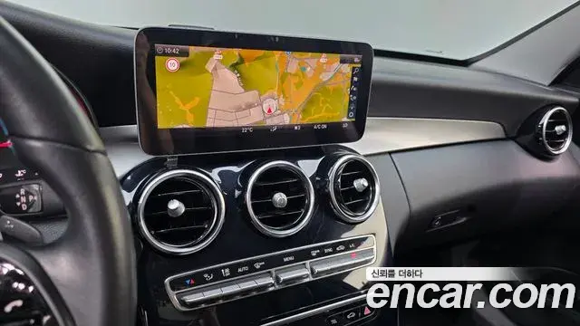 Mercedes-Benz C-Class 2019 — Photo 16/31