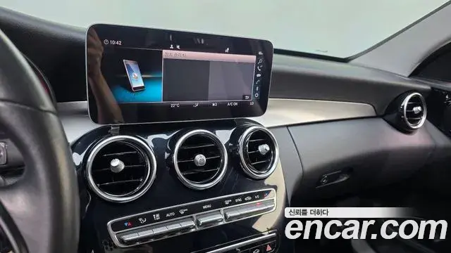 Mercedes-Benz C-Class 2019 — Photo 11/31
