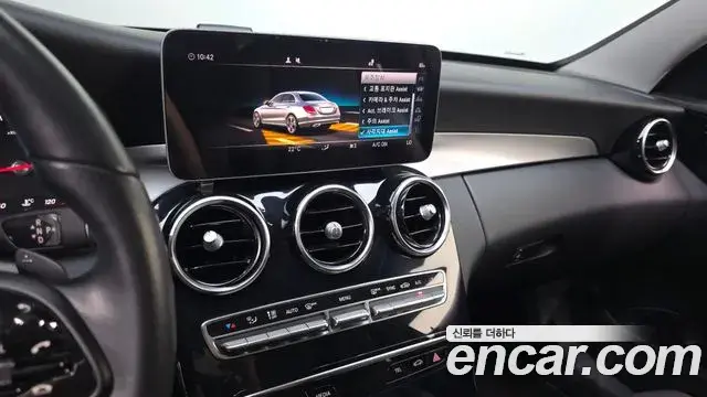 Mercedes-Benz C-Class 2019 — Photo 24/31