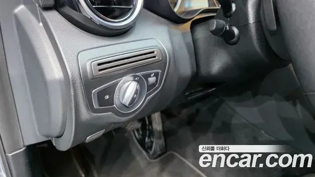 Mercedes-Benz C-Class 2019 — Photo 2/31