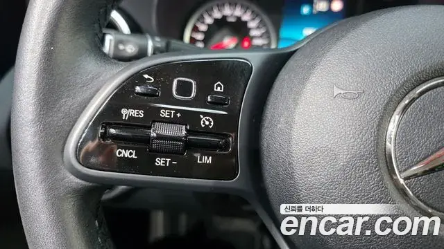 Mercedes-Benz C-Class 2019 — Photo 13/31
