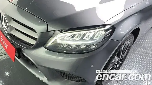 Mercedes-Benz C-Class 2019 — Photo 30/31