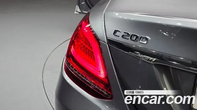 Mercedes-Benz C-Class 2019 — Photo 9/31