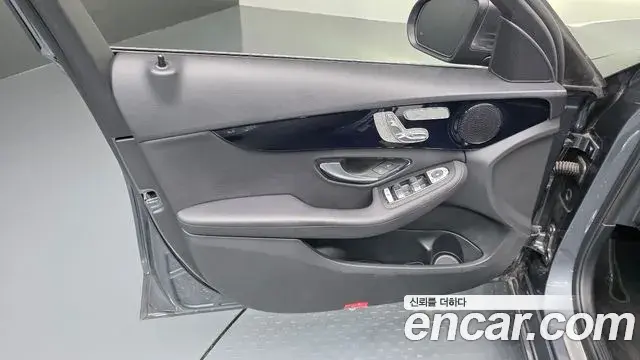 Mercedes-Benz C-Class 2019 — Photo 25/31
