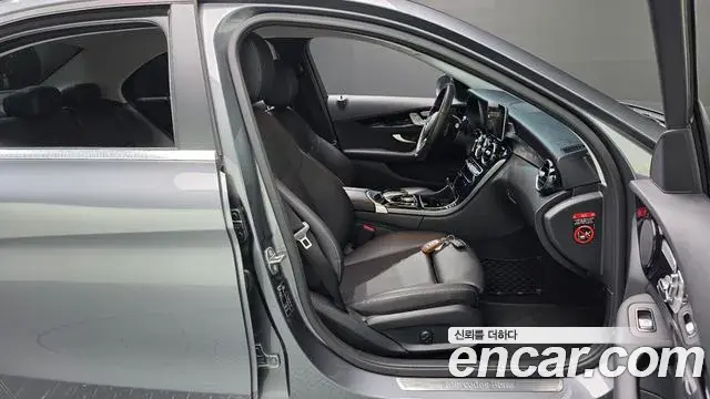 Mercedes-Benz C-Class 2019 — Photo 23/31