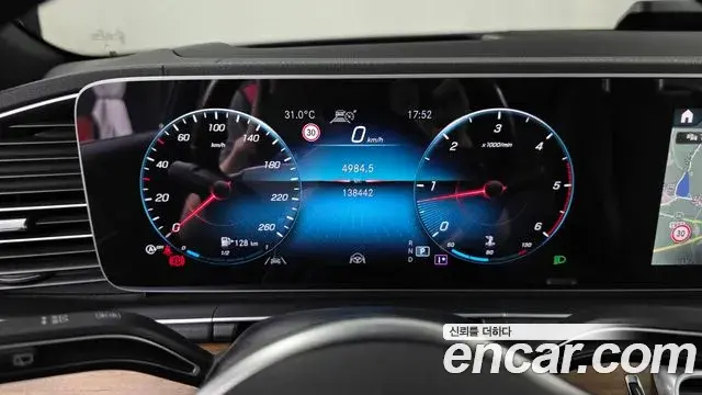 Mercedes-Benz GLS-Class 2021 — Photo 16/35
