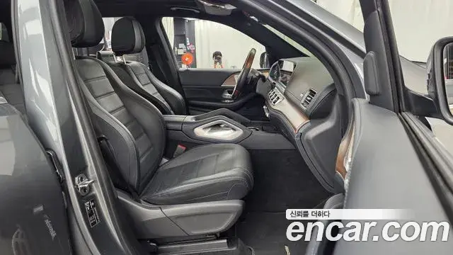Mercedes-Benz GLS-Class 2021 — Photo 23/35