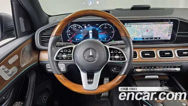 Mercedes-Benz GLS-Class 2021 — Photo 11/35