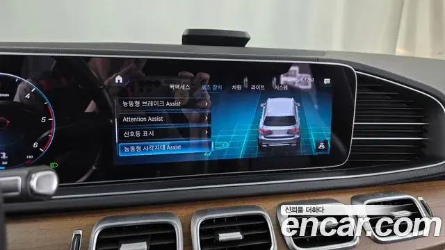 Mercedes-Benz GLS-Class 2021 — Photo 28/35