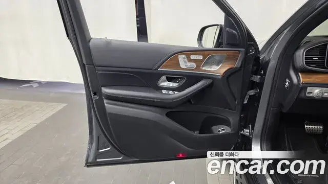 Mercedes-Benz GLS-Class 2021 — Photo 14/35