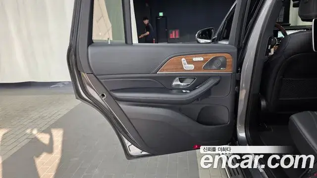 Mercedes-Benz GLS-Class 2021 — Photo 17/35
