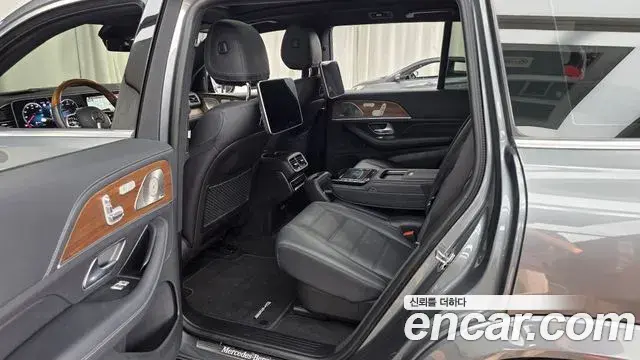 Mercedes-Benz GLS-Class 2021 — Photo 32/35