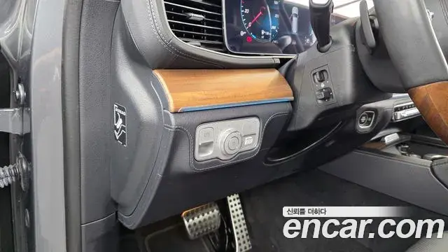 Mercedes-Benz GLS-Class 2021 — Photo 30/35