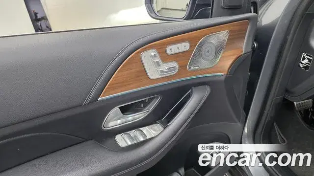 Mercedes-Benz GLS-Class 2021 — Photo 29/35