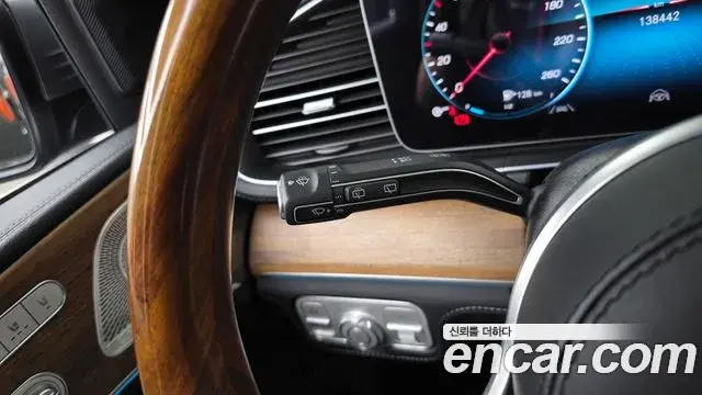 Mercedes-Benz GLS-Class 2021 — Photo 21/35