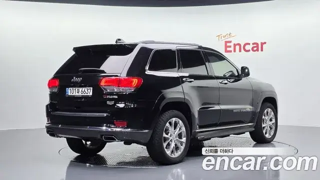 Jeep Grand Cherokee 2021 — Фото 2/20