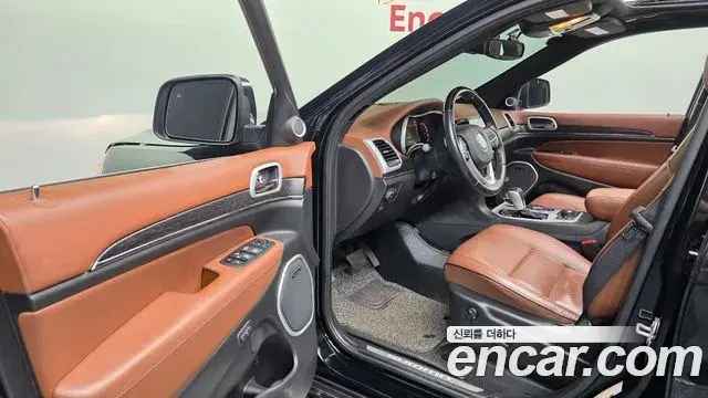 Jeep Grand Cherokee 2021 — Фото 10/20