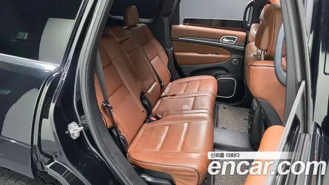 Jeep Grand Cherokee 2021 — Фото 11/20