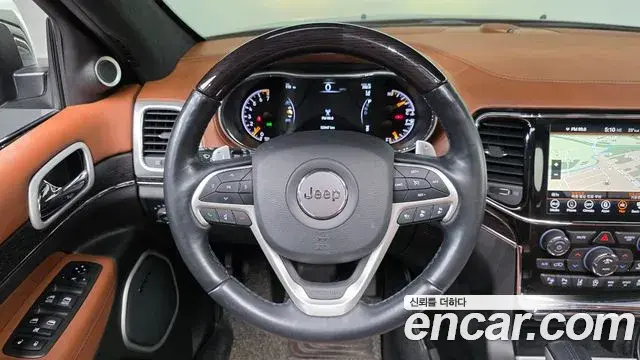 Jeep Grand Cherokee 2021 — Фото 13/20