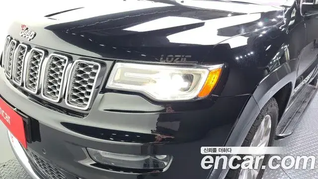 Jeep Grand Cherokee 2021 — Şəkil 22/36