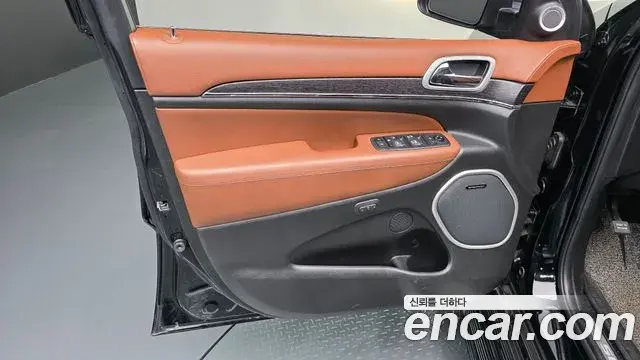Jeep Grand Cherokee 2021 — Şəkil 14/36