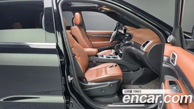 Jeep Grand Cherokee 2021 — Şəkil 35/36