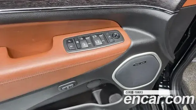 Jeep Grand Cherokee 2021 — Şəkil 29/36