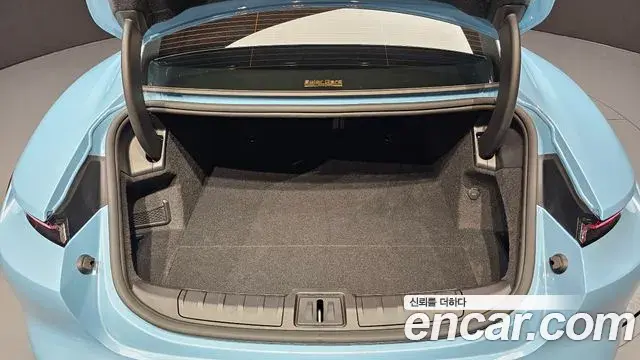 Porsche Taycan 2023 — Şəkil 19/35