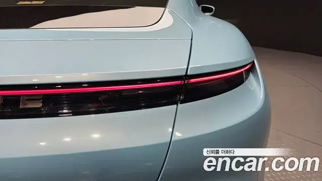 Porsche Taycan 2023 — Şəkil 31/35