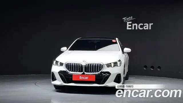 BMW 5 Series 2024 — ფოტო 8/20
