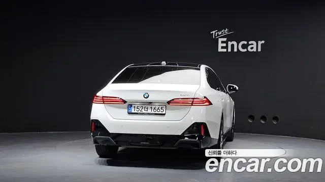 BMW 5 Series 2024 — ფოტო 17/20