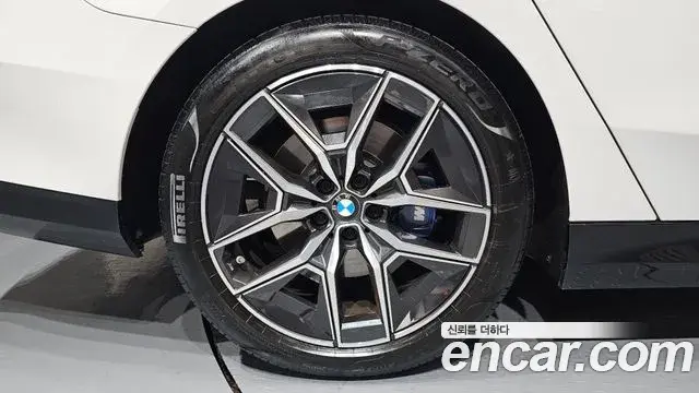 BMW 5 Series 2024 — ფოტო 16/20