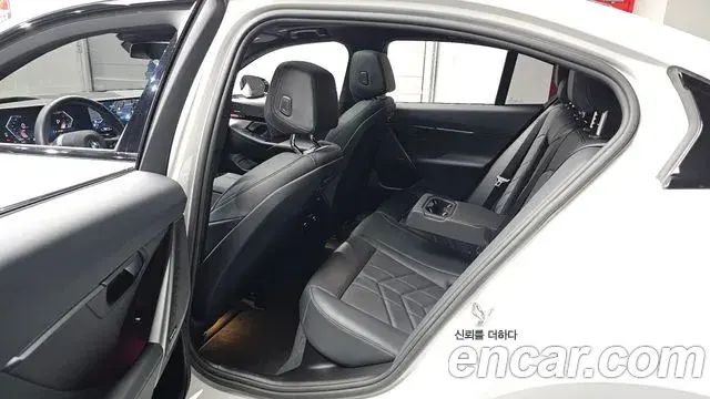 BMW 5 Series 2024 — ფოტო 12/20