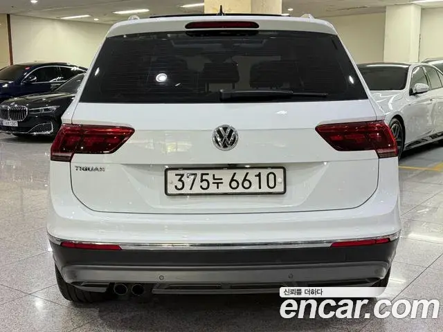 Volkswagen Tiguan 2020 — ფოტო 16/20